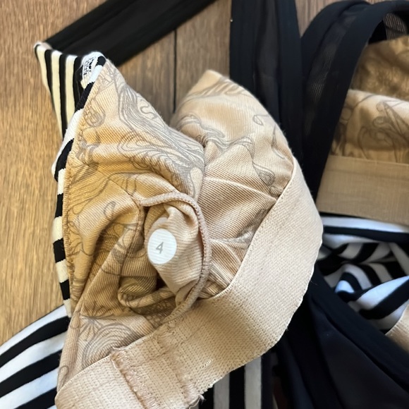 Lululemon black and white tank size 4 - Picture 6 of 6